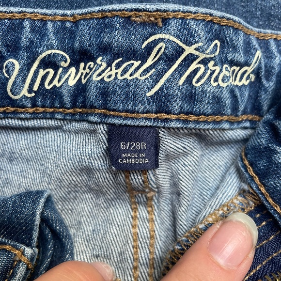 Universal threads shorts - Picture 2 of 2